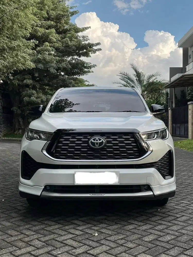Jual Cepat !! Toyota Innova Zenix V hybrid lux modellista 2023 low KM