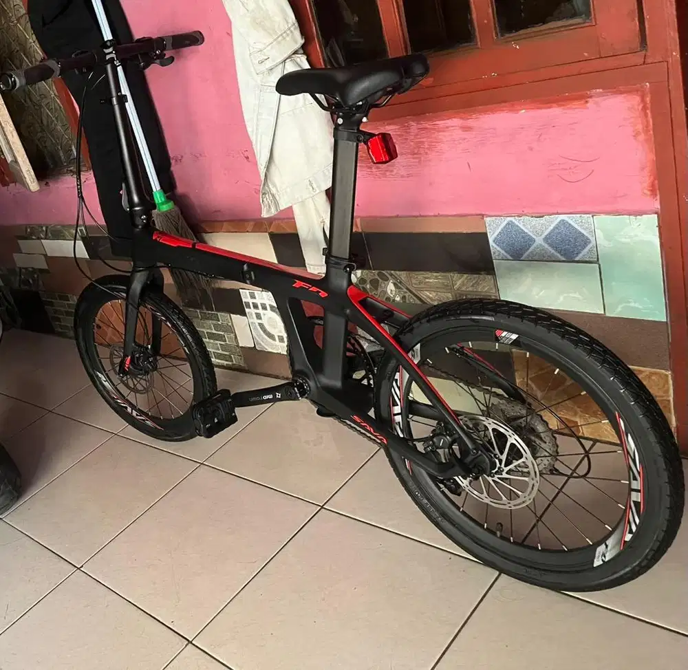 Sepeda carbon merek sava z1