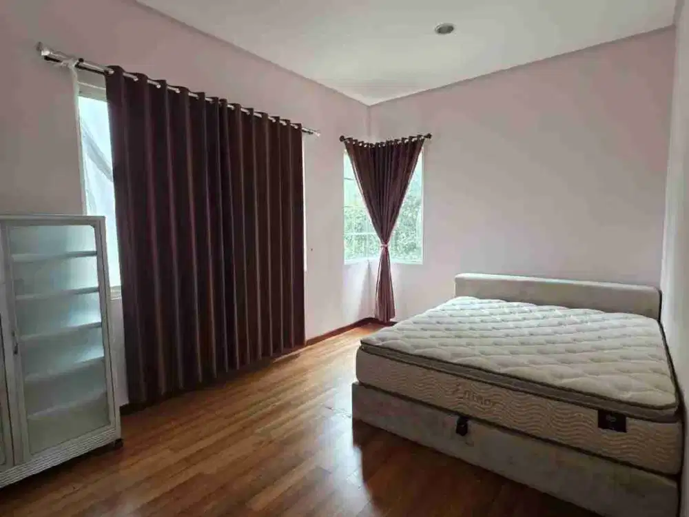 D sewa rumah crown golf hoek