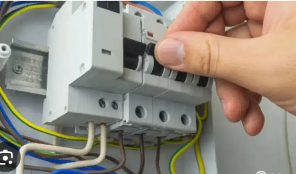 Jasa instalasi listrik panggilan