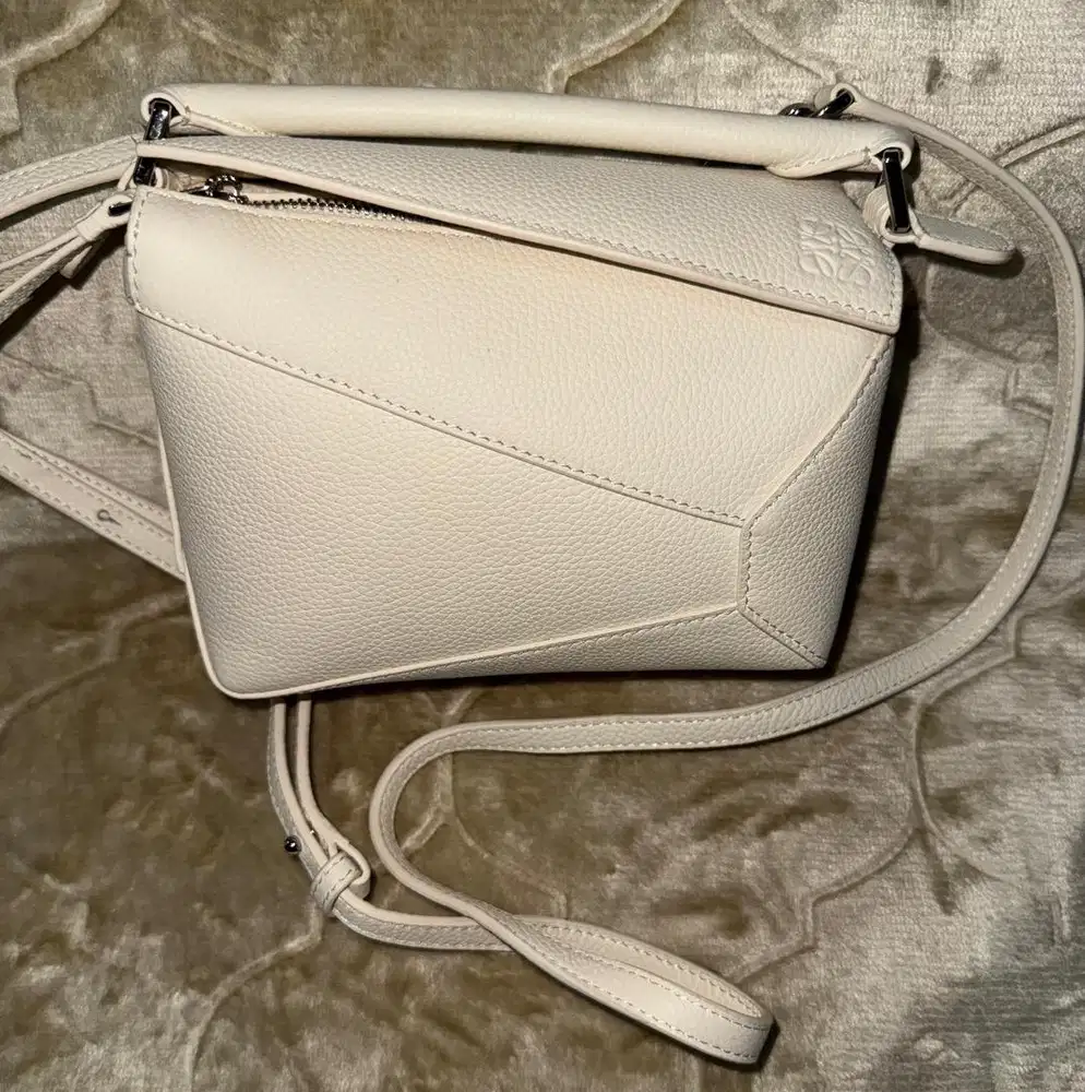 Loewe mini Puzzle putih