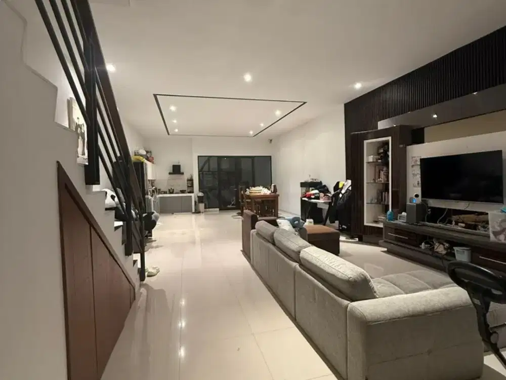 Rumah Modern Minimalis di Setraduta Cemara