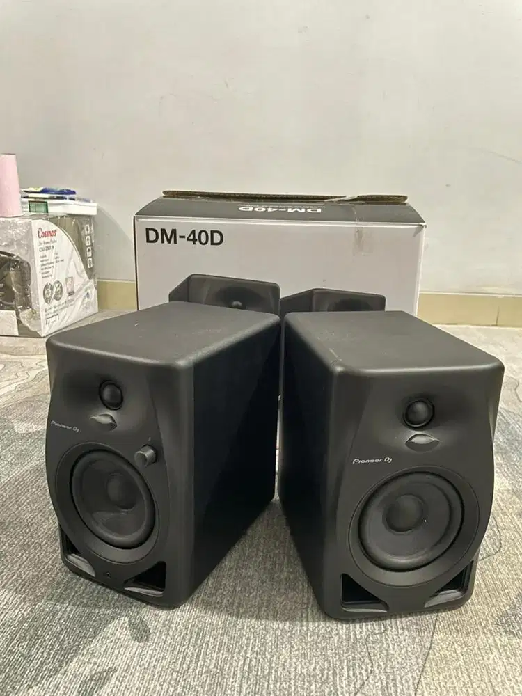 DM -40D speaker