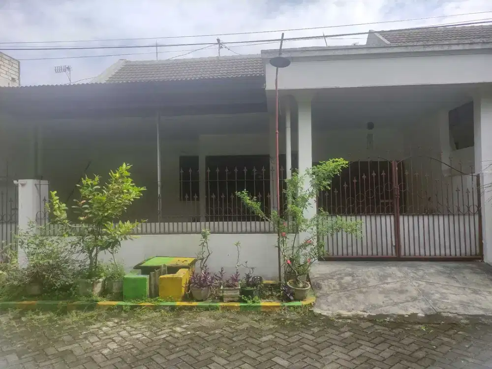 Rumah Rungkut Menanggal