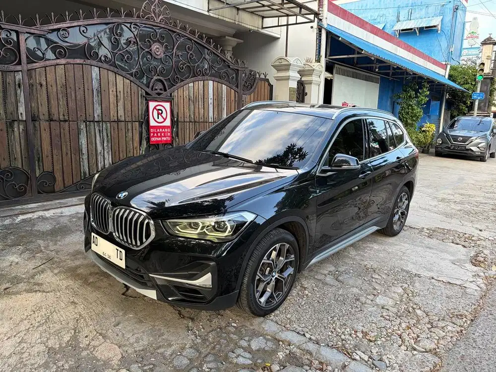 BMW X1 black on black (2020)