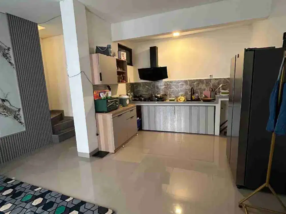 JUAL CEPAT The View Bintaro Ciputat Tangerang Selatan Rumah 2,5 Lantai Full Furnished Siap Huni SHM 1,65 M Nego