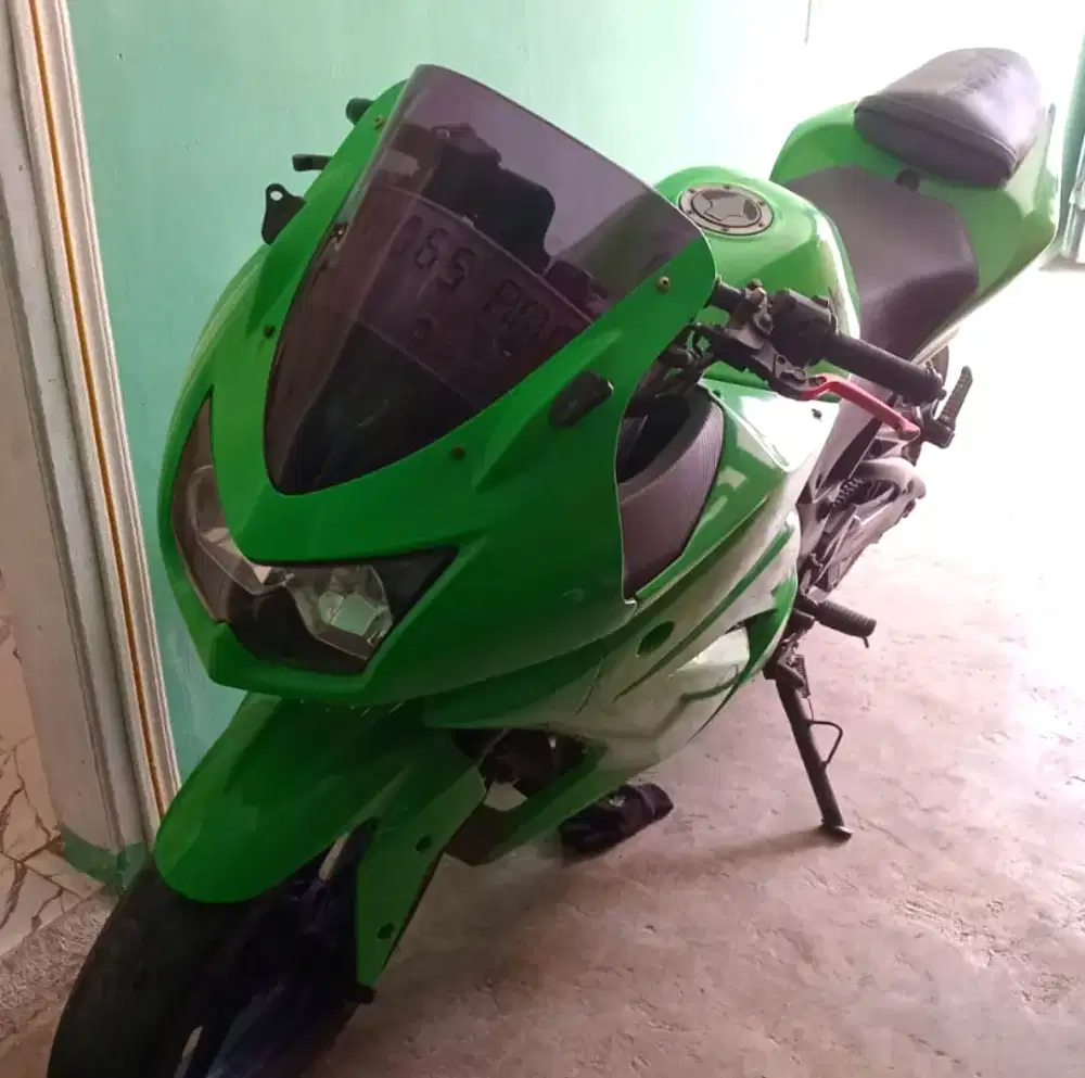 Ninja 250 dua silinder plat BK