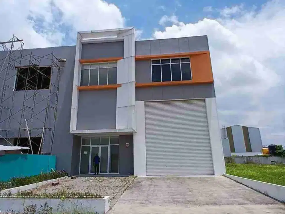 DISEWAKAN CEPAT GUDANG 12x42 BEBAS BANJIR KOMPLEK PERGUDANGAN AKR GEM CITY GRESIK  JAWA TIMUR