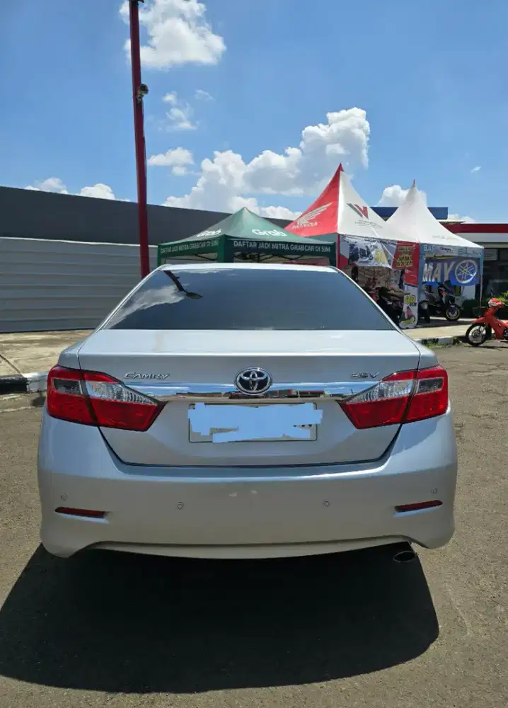 Toyota Camry 2.5 V 2013 AT kondisi istimewa