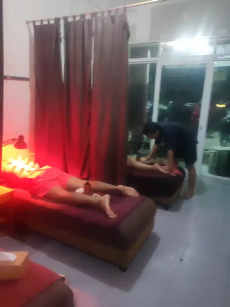 Terapis refleksi dan bekam