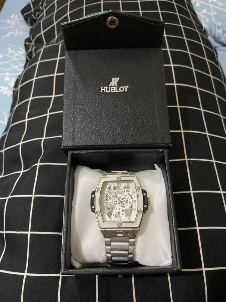 Jam HB kotak silver murmer