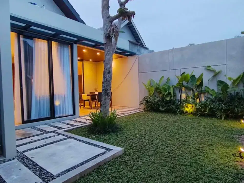 Full Furnished Dijual Rumah Jogja, Dekat bandara Adisucipto ; Akses Mobil papasan : Halaman Luas