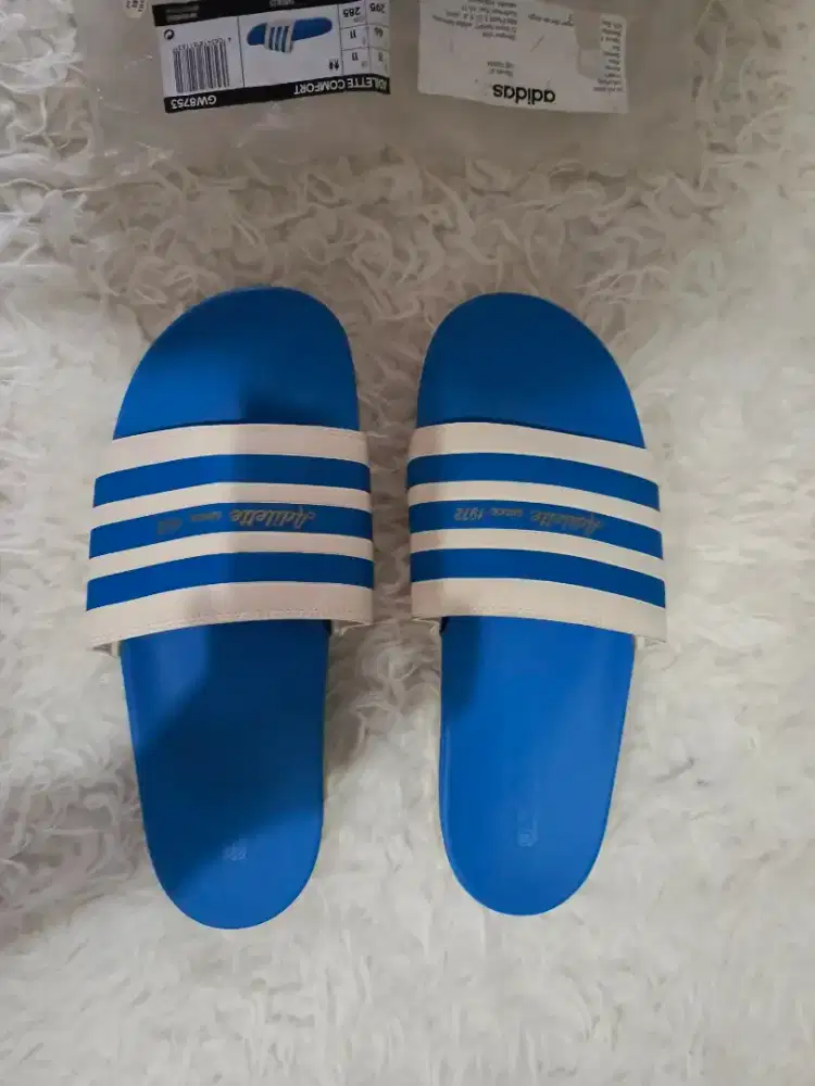 Sandal ADIDAS ADILETTE COMFORT size 46/29cm kondisi Baru warna langka
