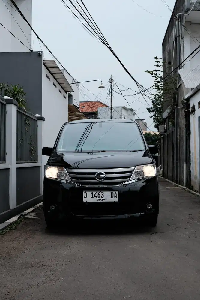 LOW KM // NISSAN SERENA 2.0 AT 2013 FACELIFT