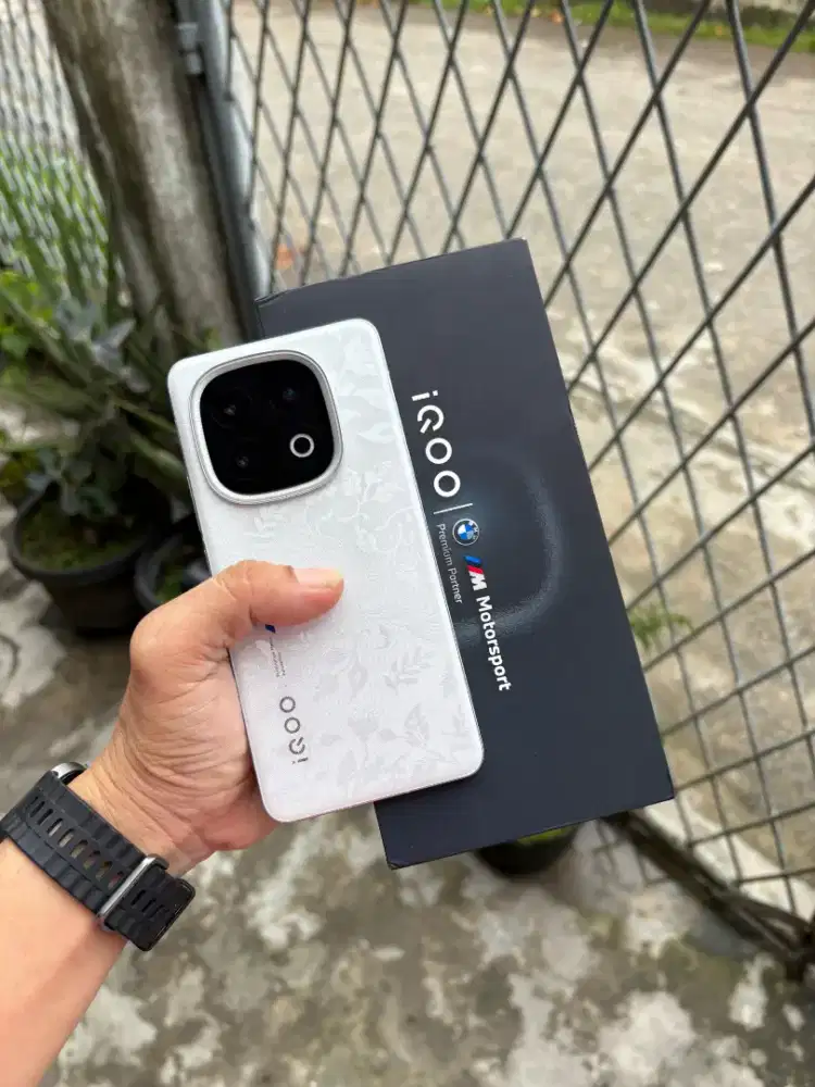 Iqoo 13 5G Legend 12/256 Garansi Resmi September 2026