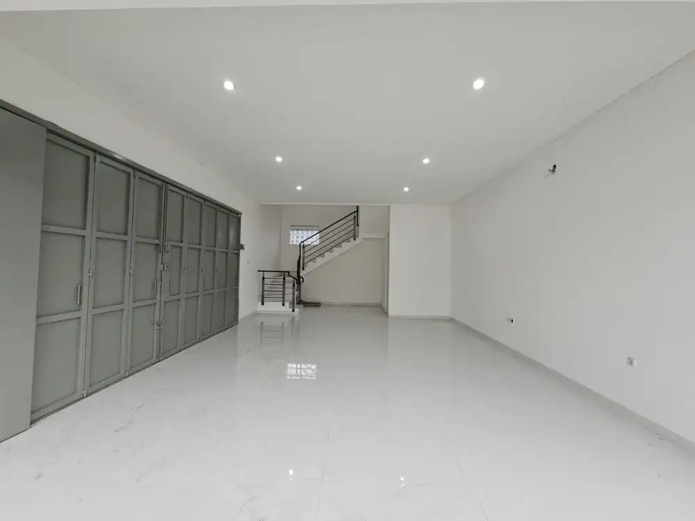 Ruko Lux Strategis di SOHO Taman Kopo Indah 1