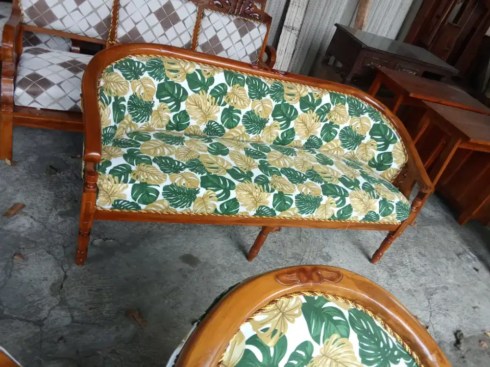 Kursi tamu kayu jati model lengkung motif daun
