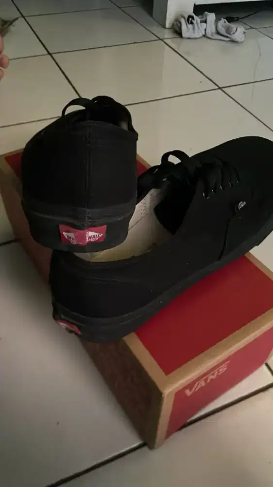 sepatu Vans authentic full black