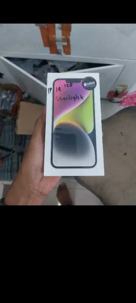 iPhone 14 starlight white putih BNIB garansi resmi tAm iBox