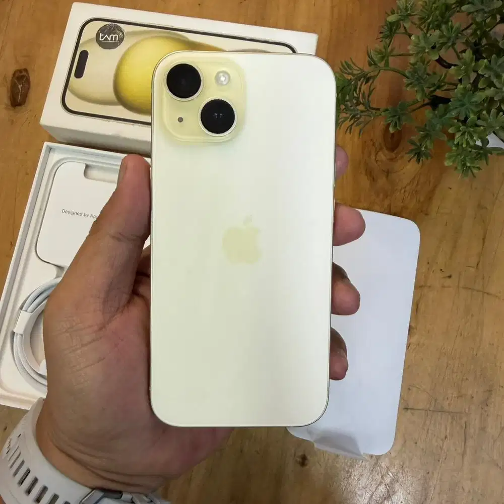 iPhone 15 128GB Yellow Full Original ex Garansi resmi iBox