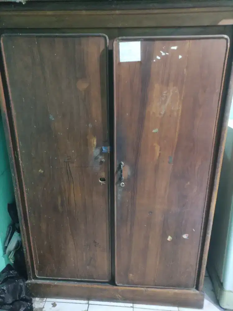 Lemari kayu jati