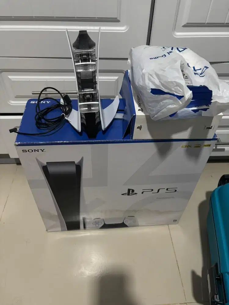 Jual PS 5 full set + 1 stick tambahan + 1 charger stick