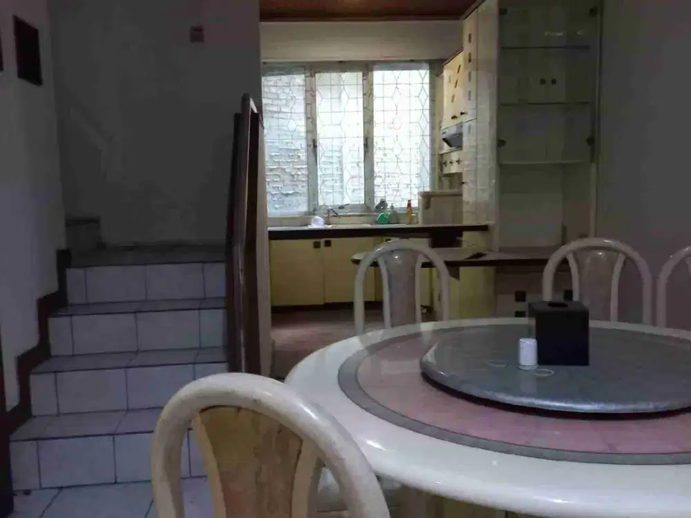 Dijual Ruko 3,5 lantai di Sayap Peta