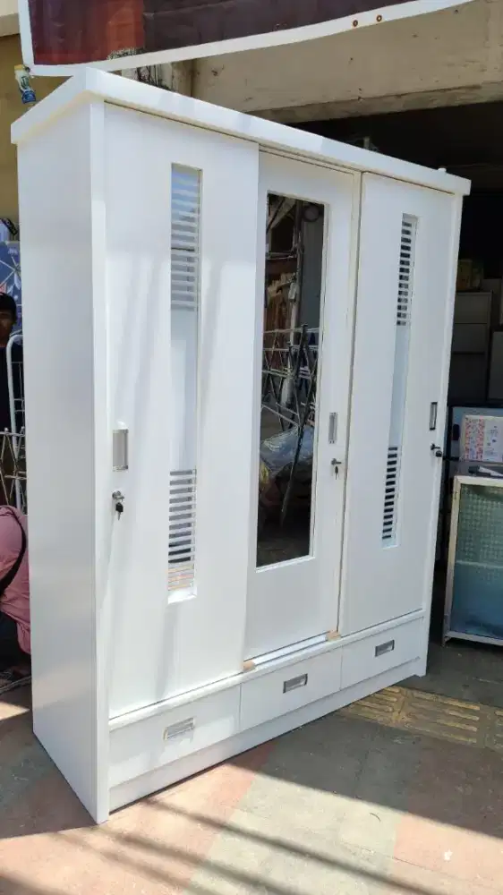 LEMARI BAHAN TRIBLOK 3 PINTU SLDING