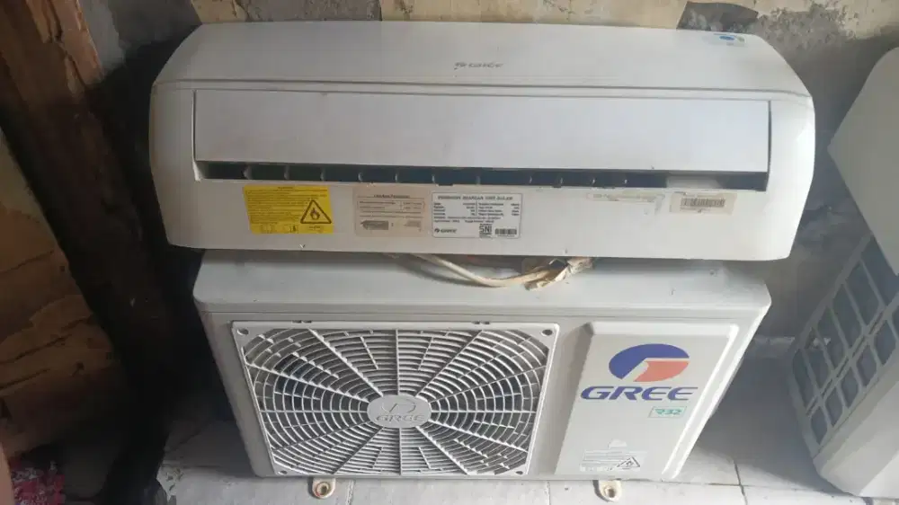 Jual ac gree1/2pk R 32 lowwat 360watt kondisi 95% ori semu