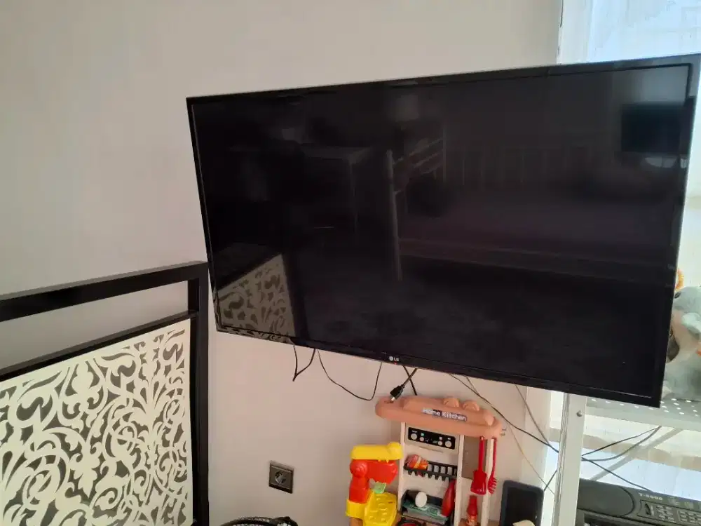 Dijual urgent TV LG bekas 43 inch