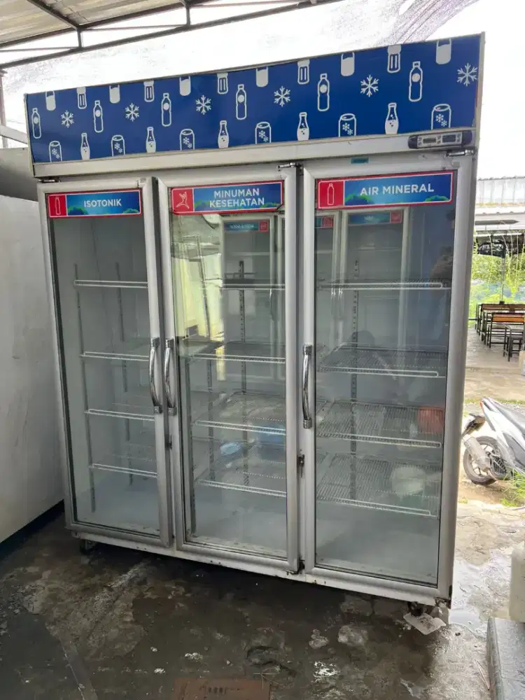 Showcase GEA 3 Pintu Super Dingin Original