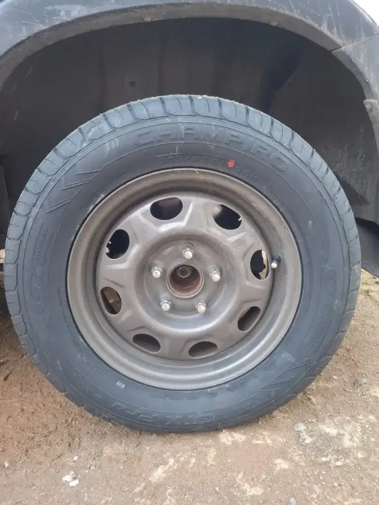 Jual velg dan ban pemakaian 97 %