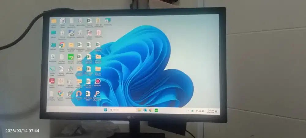 LG monitor 22 inch mulus murah aja