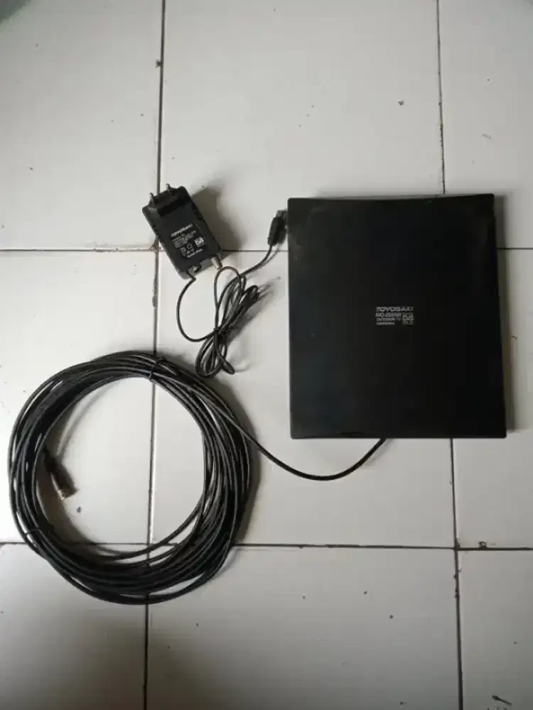 Antena TV TOYOSAKI indoor/outdoor panjang kabel 10 meteran