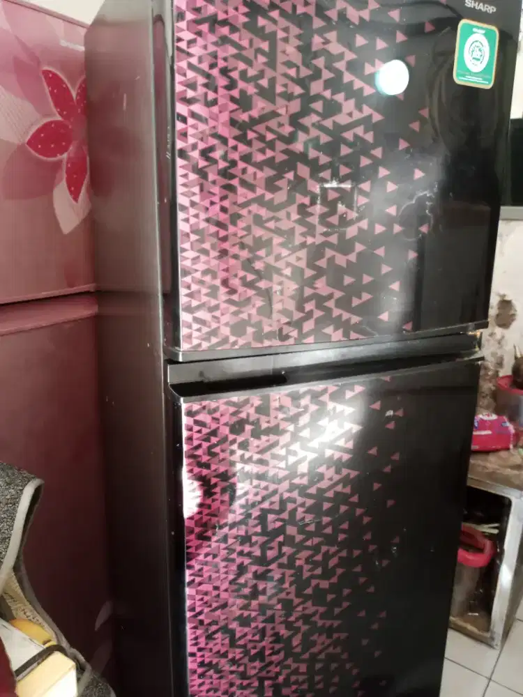 Dijual cepat kulkas dua pintu bisa nego tipis