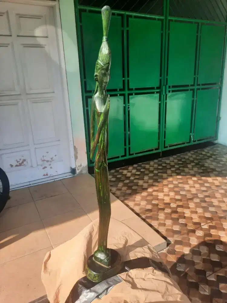 Patung kayu ukir Bali