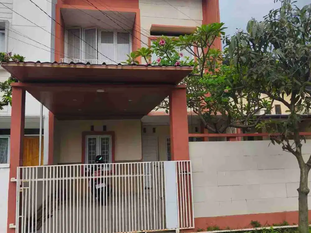 rumah 2 lantai full furnished komplek cisaranten Arcamanik dekat kampus al ghifari