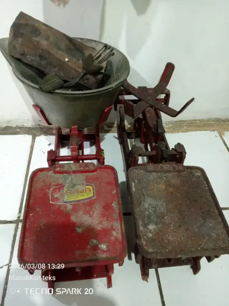 Timbang bebek 2 set cuma kurang lengkap batunya.kondisi ok