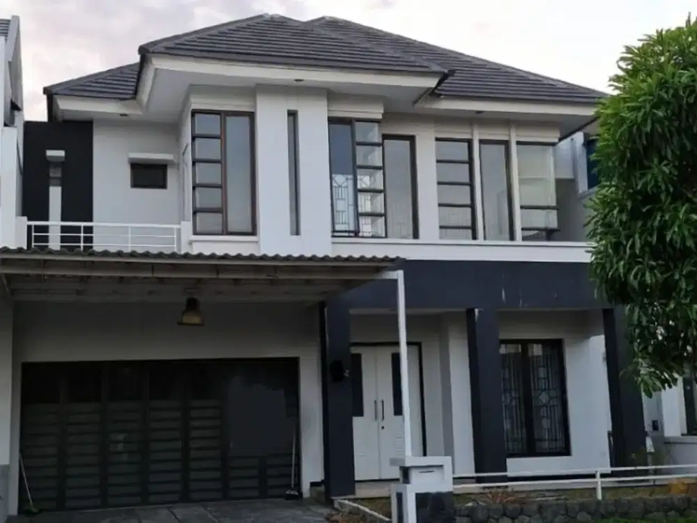 Disewakan rumah 2 lantai di royal Residence