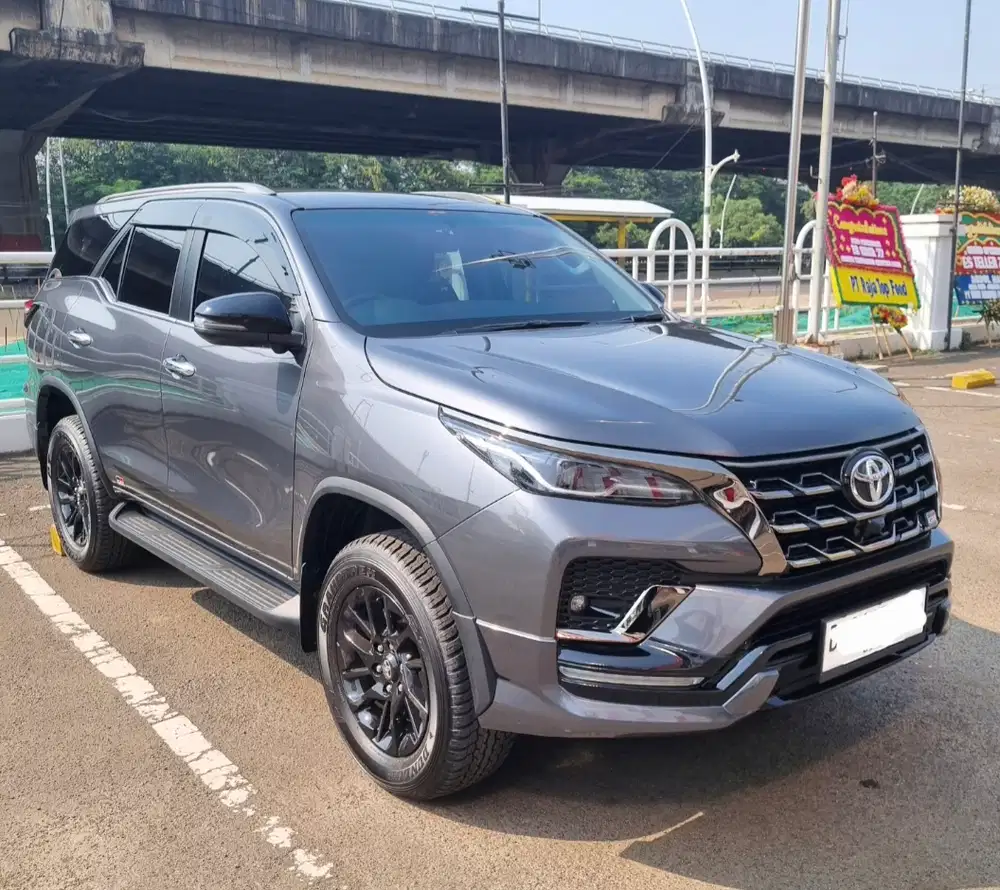 Toyota Fortuner 2.8 GR Sport - AT