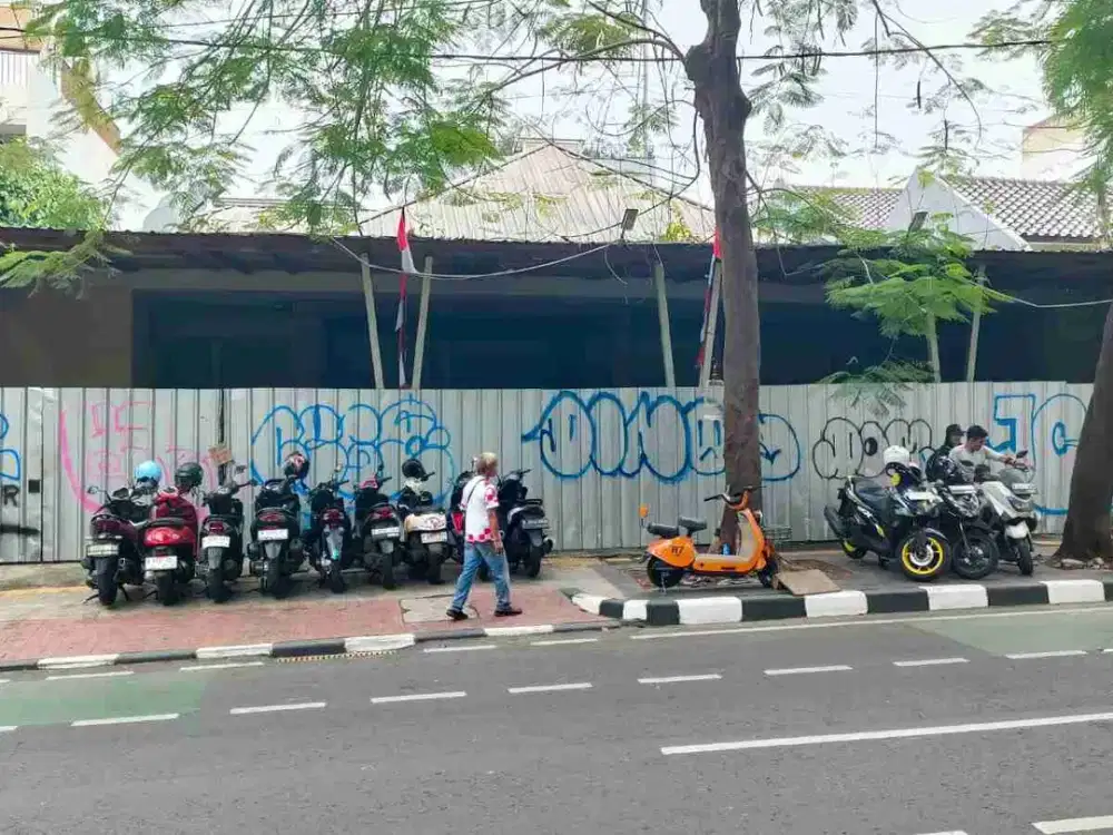 Disewakan Bangunan Komersial Strategis Siap Huni di Tebet Jakarta Selatan