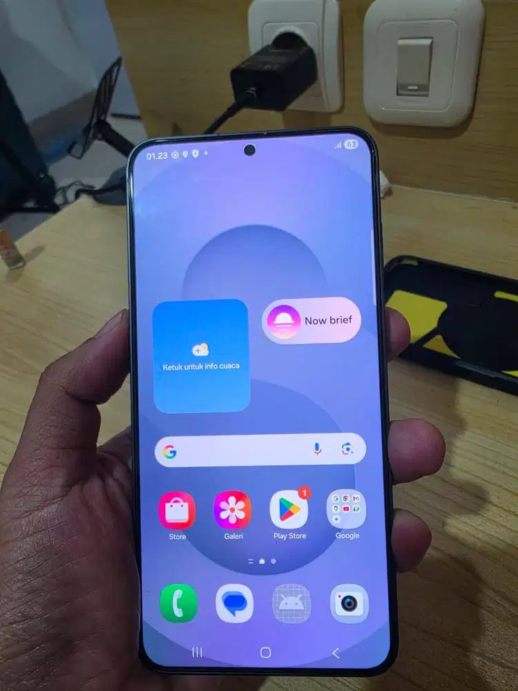 Samsung Galaxy S25+ +