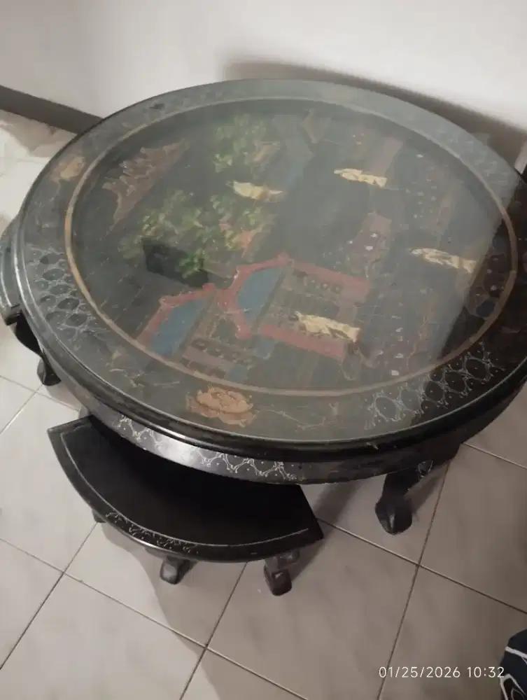 Meja kayu bulat ala Jepang