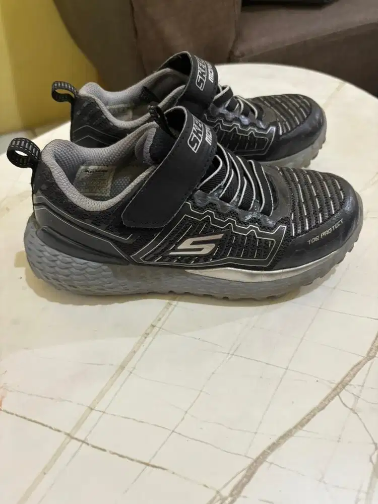 Preloved Sepatu Anak Skechers