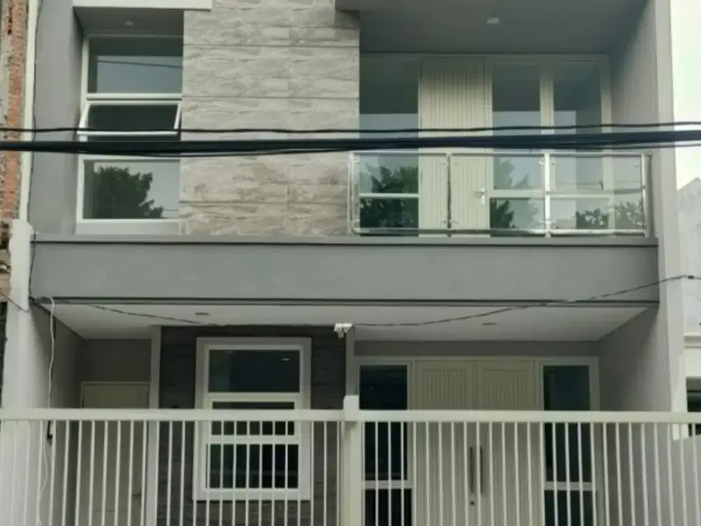 Rumah Baru Strategis di Daerah Manyar  Surabaya Timur