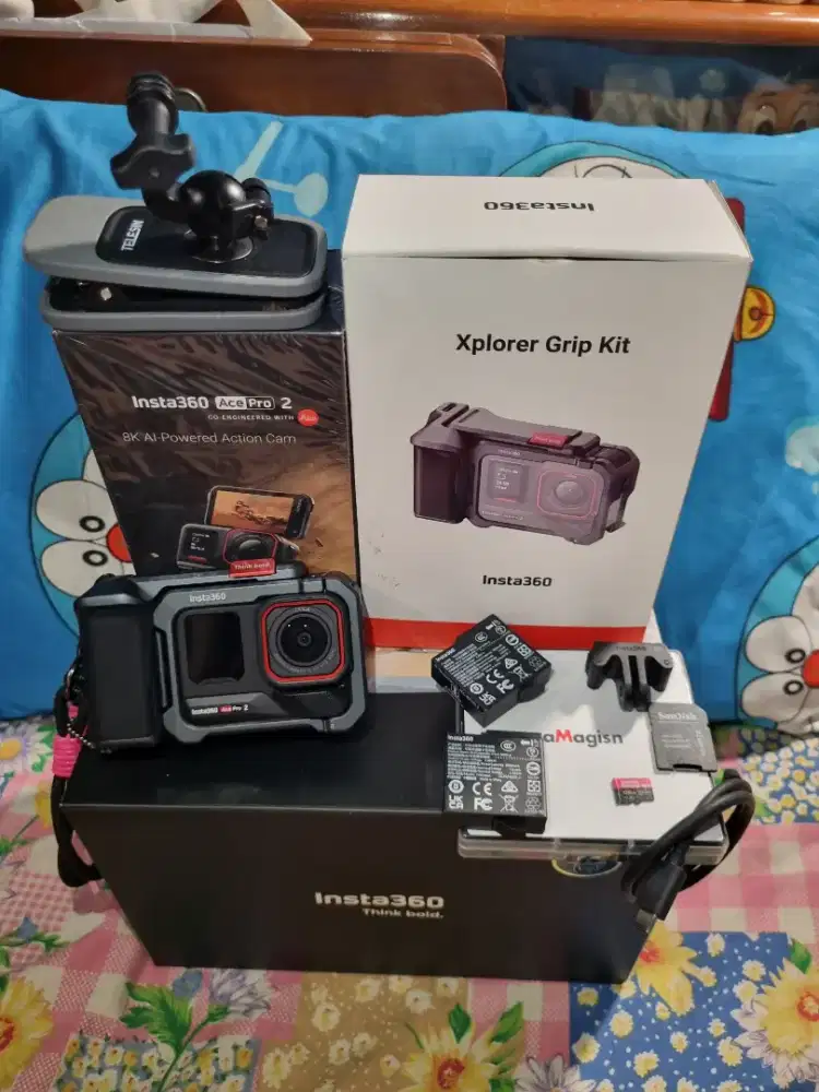 Insta360 Ace Pro 2 / Insta 360 AcePro 2 Dual Battery Xplorer Grip Kit