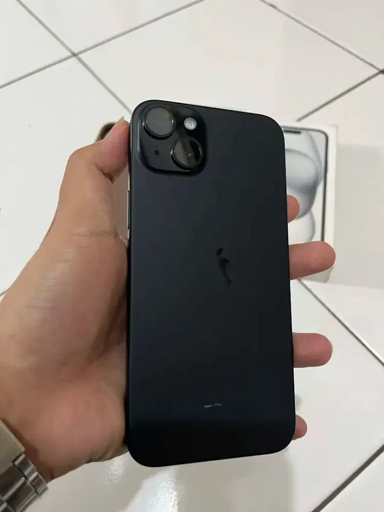 iPhone 15 Plus resmi