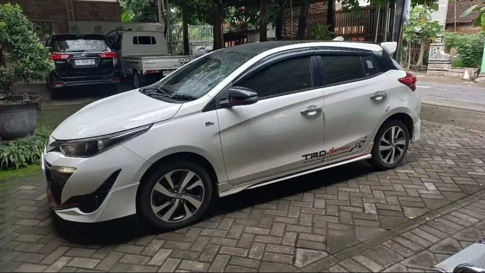 Toyota yaris TRD Sportivo 2018 plat L Subakir mobil bekas sekoto