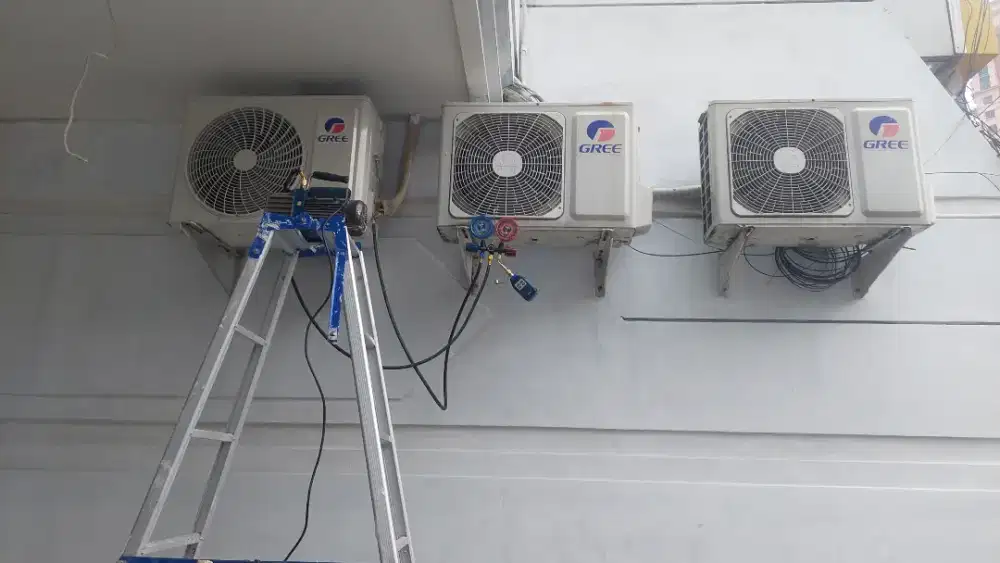 Di butuhkan teknisi AC ( Air Confitioner )