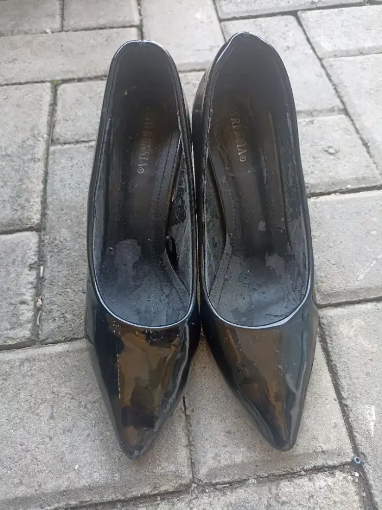 Heels Lawrensia Hitam Size 40